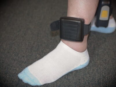 ev hapsi ve konutu terk etmeme